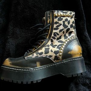 Steve Madden Avenger Leopard Moto Combat Boot, size 8 Studded Lace-up